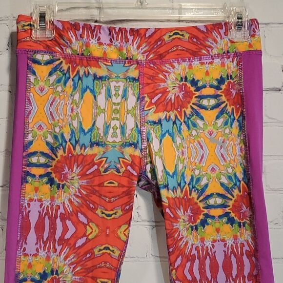 Girl's Puma multi colored cropped leggings NWT - Picture 2 of 8